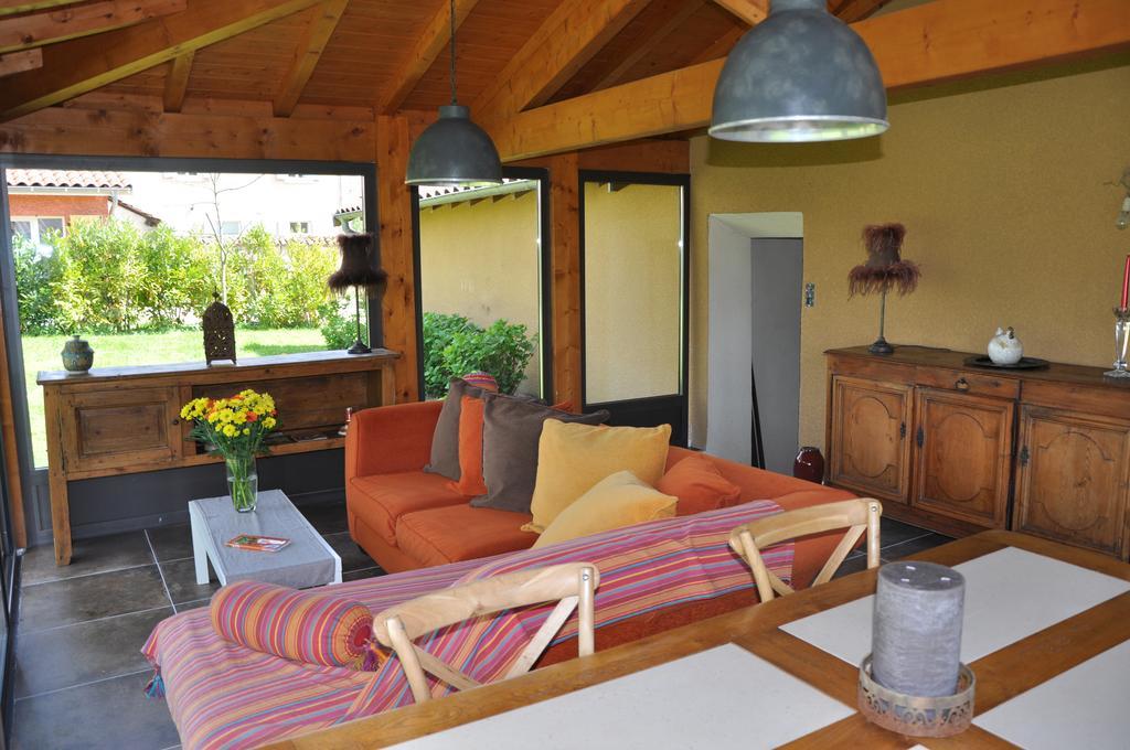 B&B La Cerisaie Francheleins Exterior photo